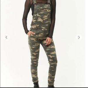 Forever 21 Camo Denim Size 27